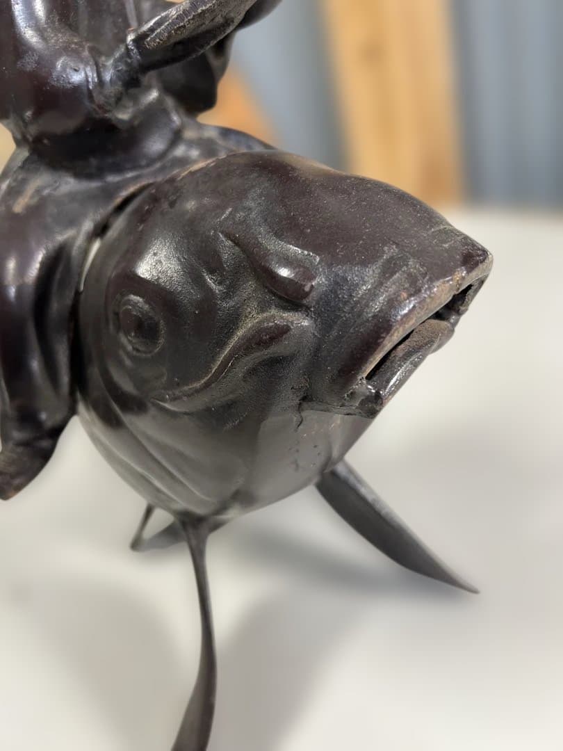 金属製 魚に乗る人物の彫刻　美術品　骨董品