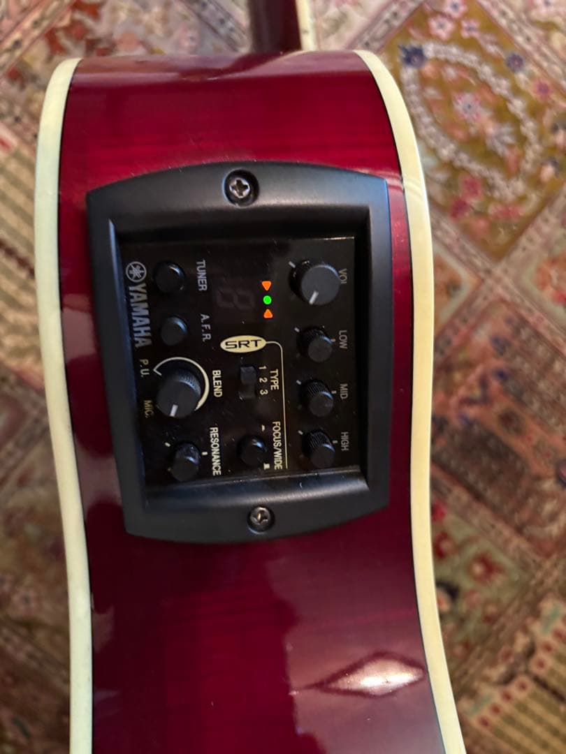 YAMAHA APX1000 エレアコの名器です。