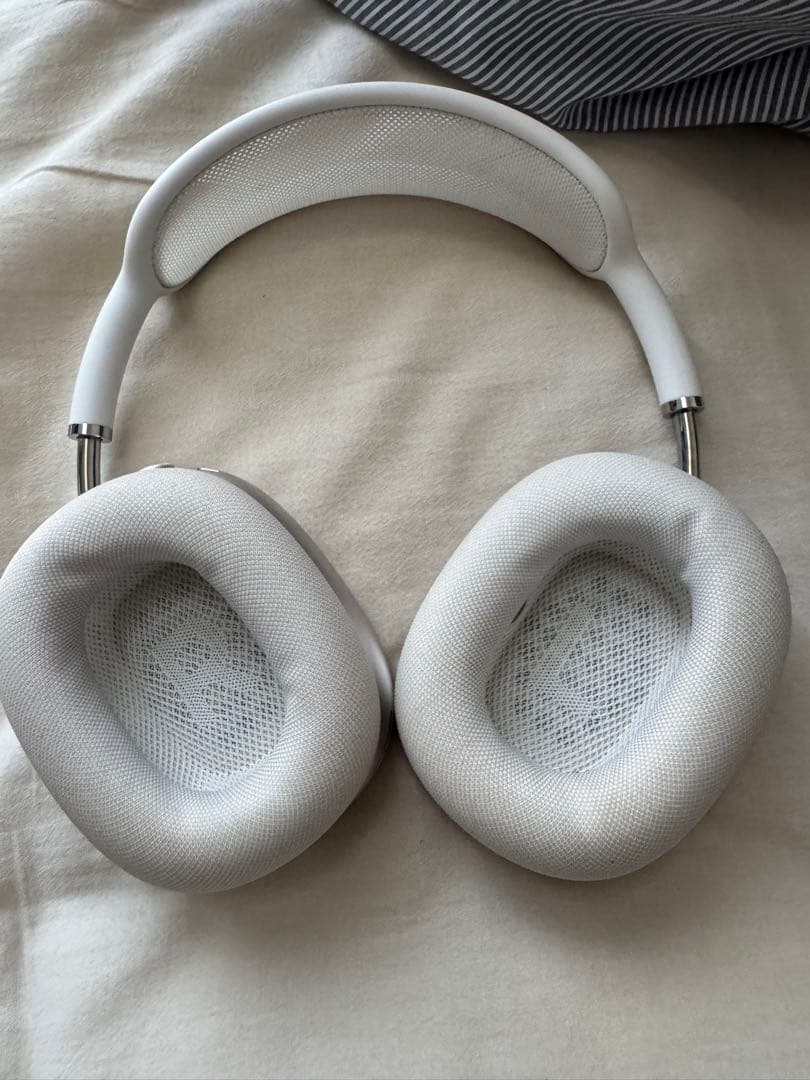 AirPods Max スターライト本体