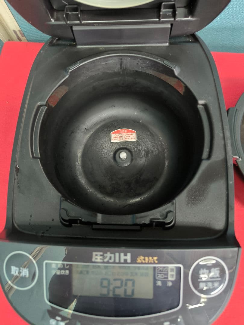 2022年製　タイガー 圧力IH炊飯ジャー 5.5合 炊きたてJPV-B100