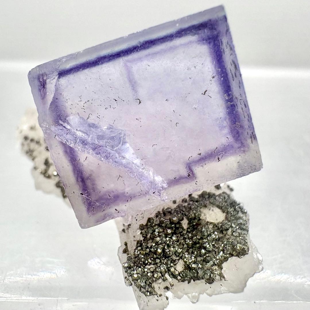 603 中国　ヤオガンシャン産　フローライト&パイライト&クォーツ