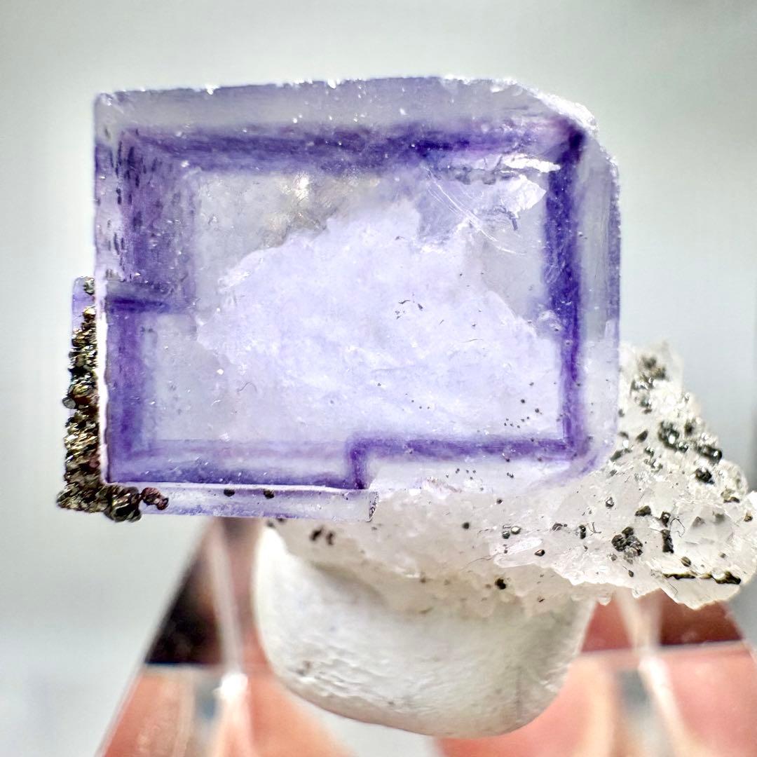 603 中国　ヤオガンシャン産　フローライト&パイライト&クォーツ