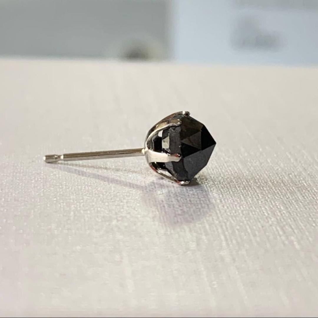 片耳　PTブラックダイヤモンドピアス1.0ct