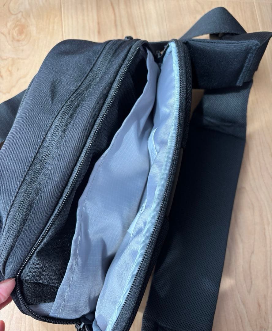 【超美品】POMULU ポムル 2WAYヒップシート ショルダーバッグ ブラック