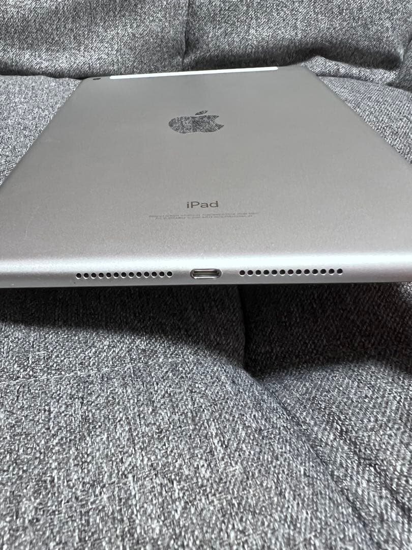 iPad 第5世代　Wi-Fi+ Cellularモデル　128G シルバー