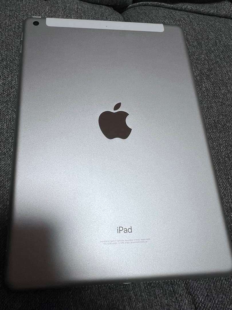 iPad 第5世代　Wi-Fi+ Cellularモデル　128G シルバー