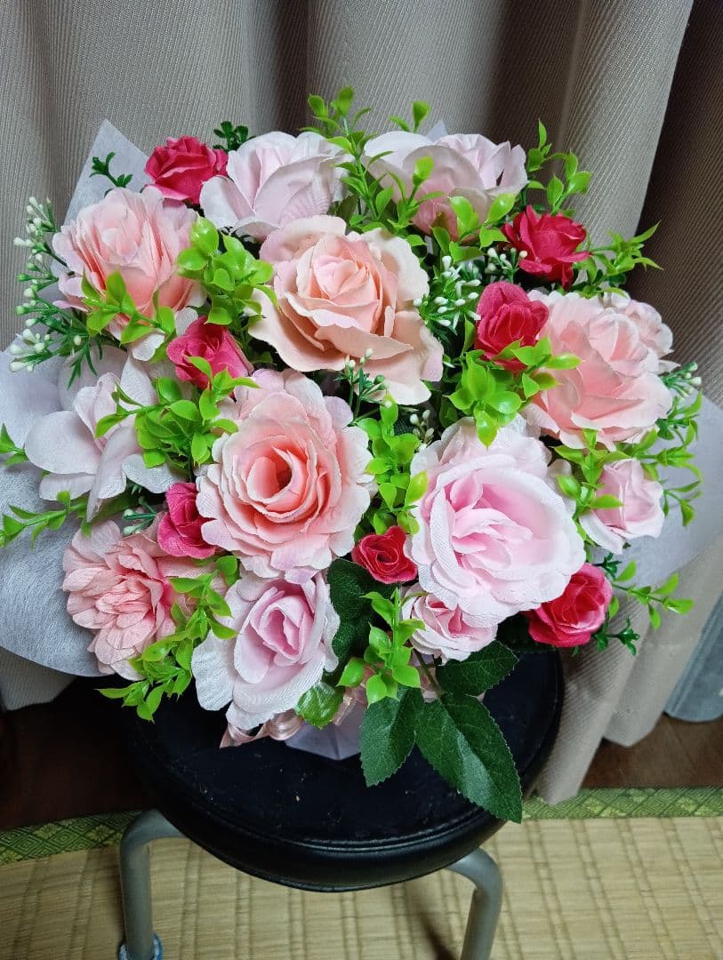 ちびねこページ　ピンク薔薇フラワーアレンジ