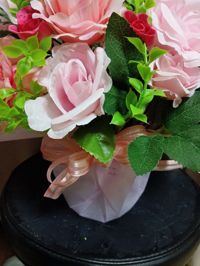 ちびねこページ　ピンク薔薇フラワーアレンジ