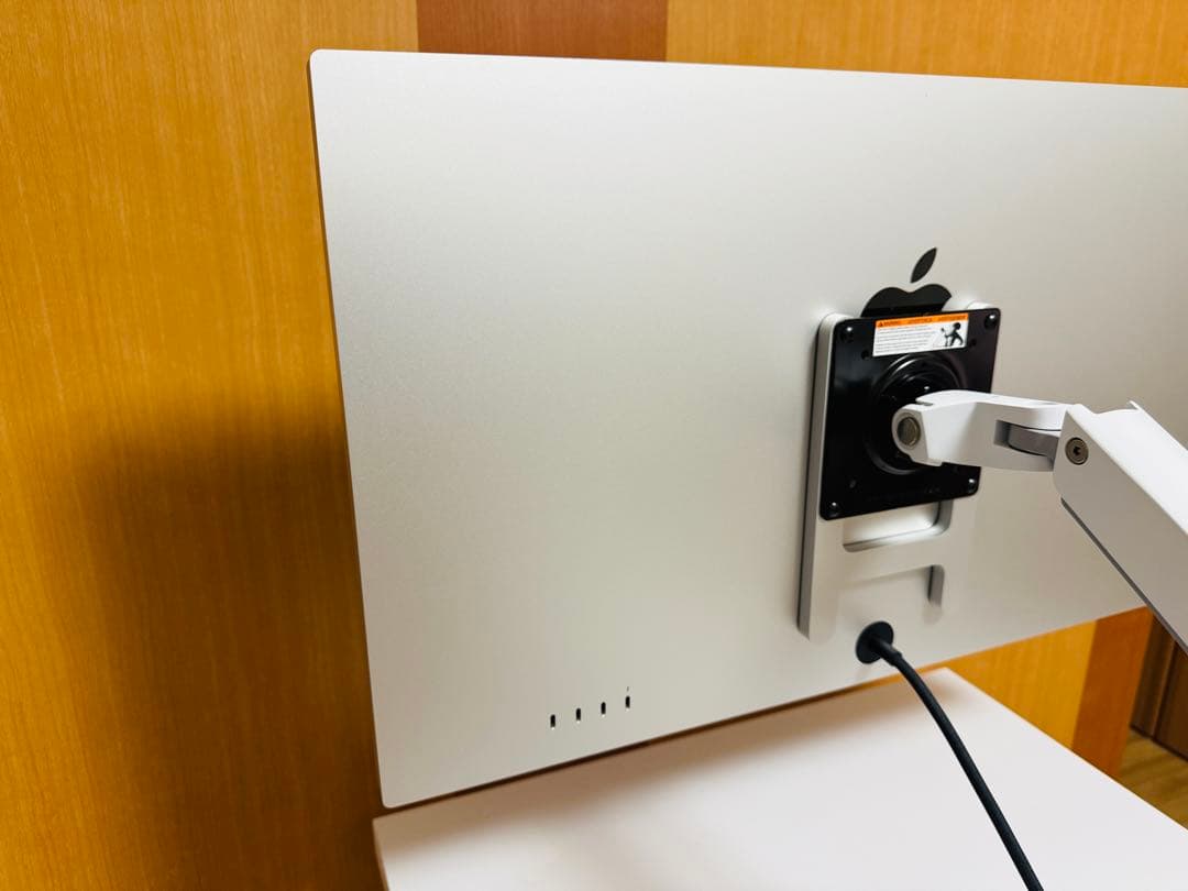 Apple Studio Display 標準ガラスVESAマウントアダプタ