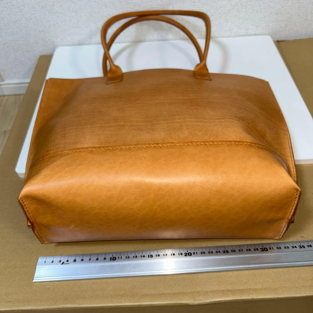 しっかりめの硬さ　素仕上げベジタブルタンニン鞣し革のトートバッグ　エイジング