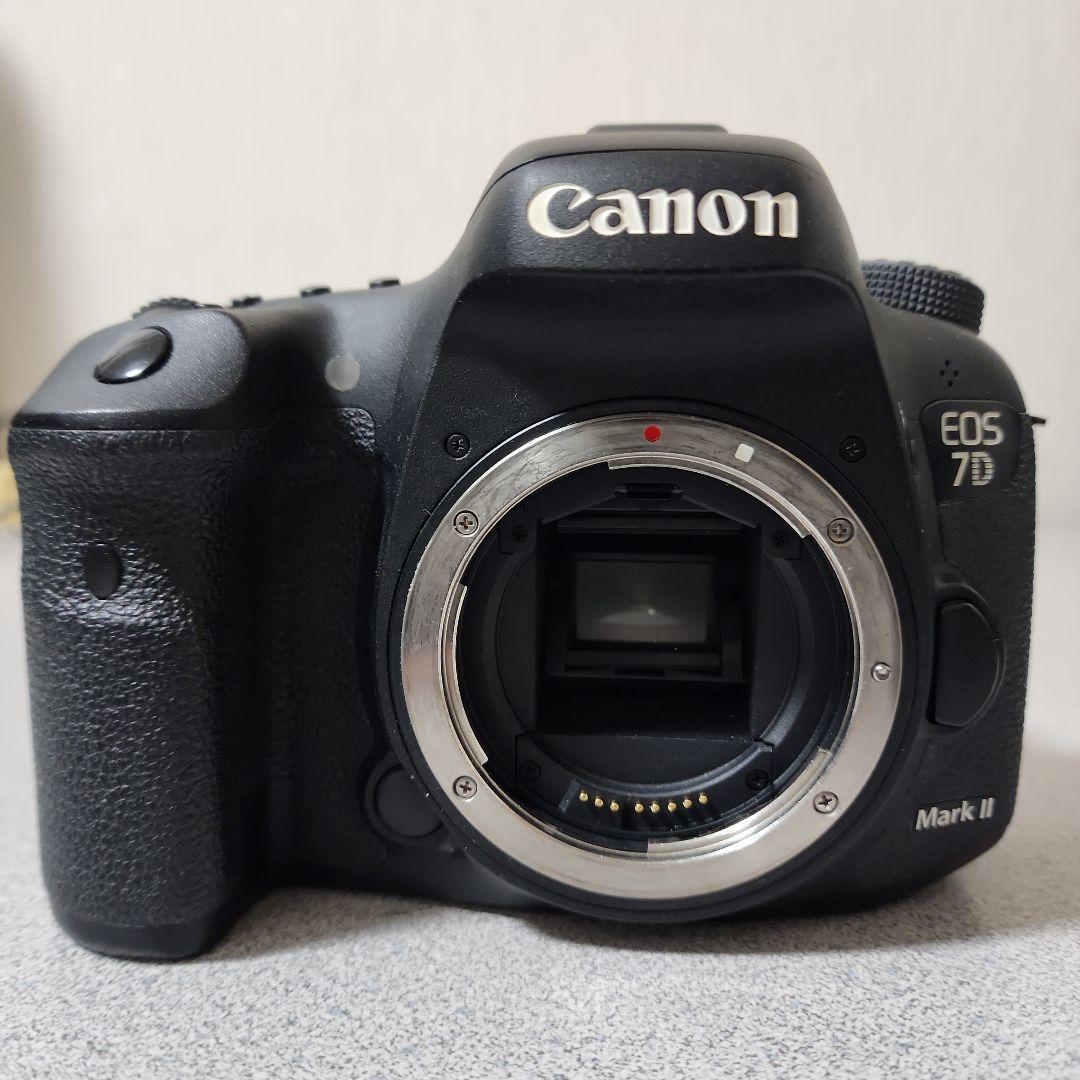 Canon EOS 7D Mark II 本体(おまけ:バッテリーグリップ)