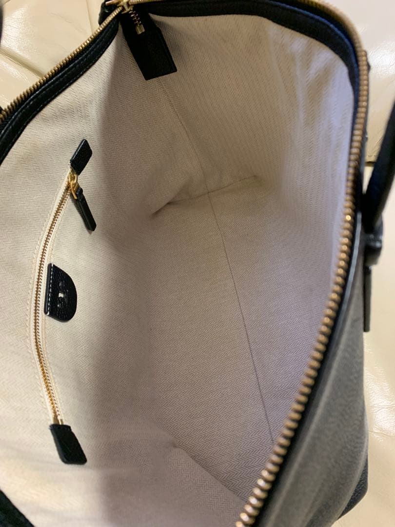 Tory Burch ブラックハンドバッグ