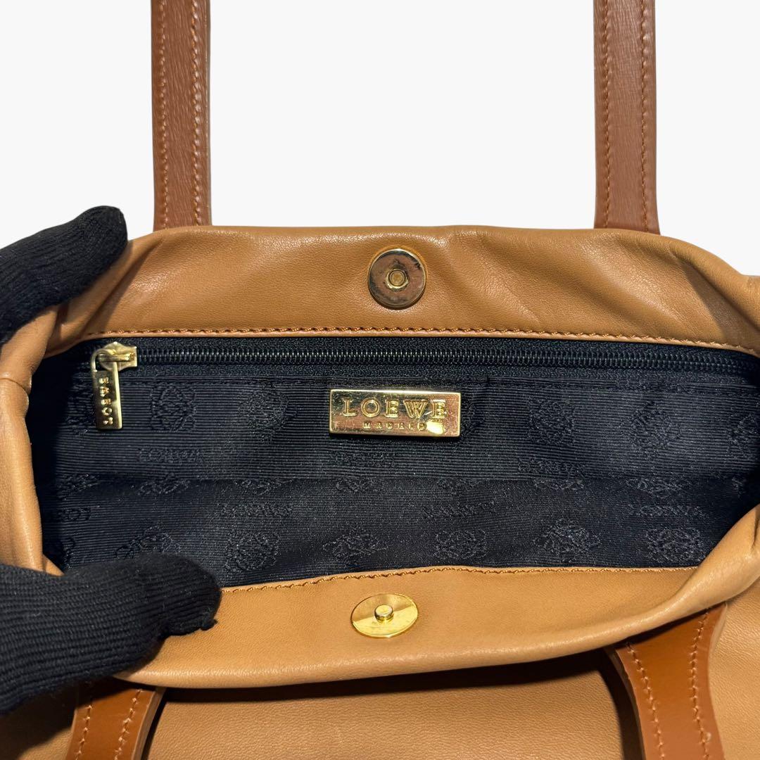 美品✨LOEWE ロエベ　ロゴ型押し　ハンドバッグ　A5収納可