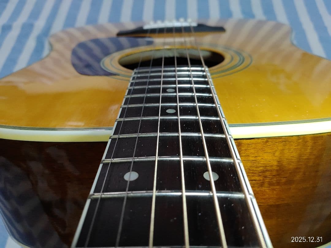 初心者用MORRISのドレッドノートタイプのフォークギターMD-507N美品です