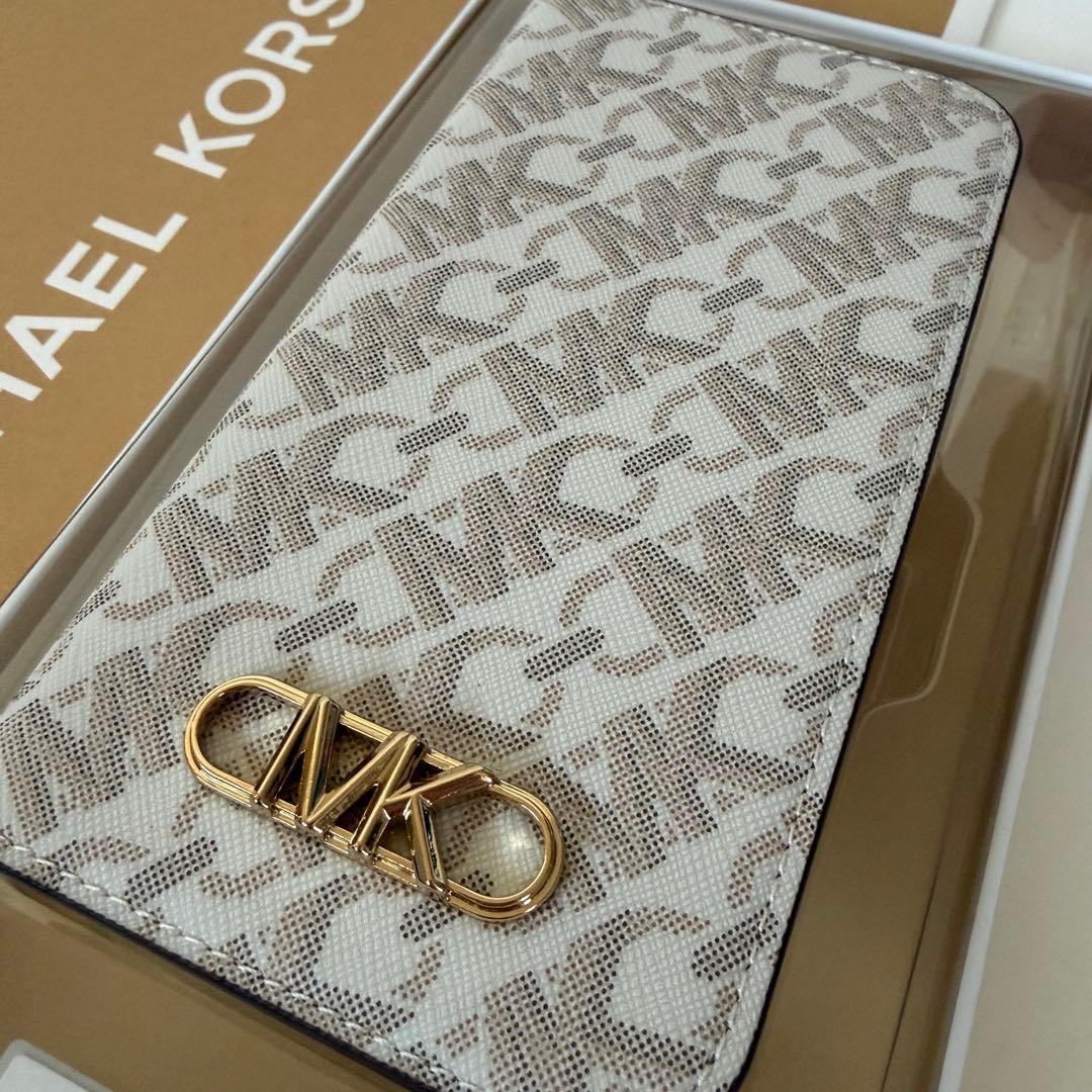 マイケルコース☆新品☆ FOLLIO 手帳型 iPhone 15ケース/バニラ