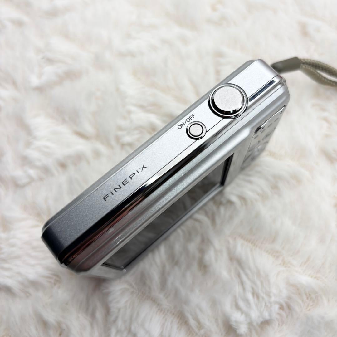 極美品 動作良好 FUJIFILM FinePix J30 シルバー