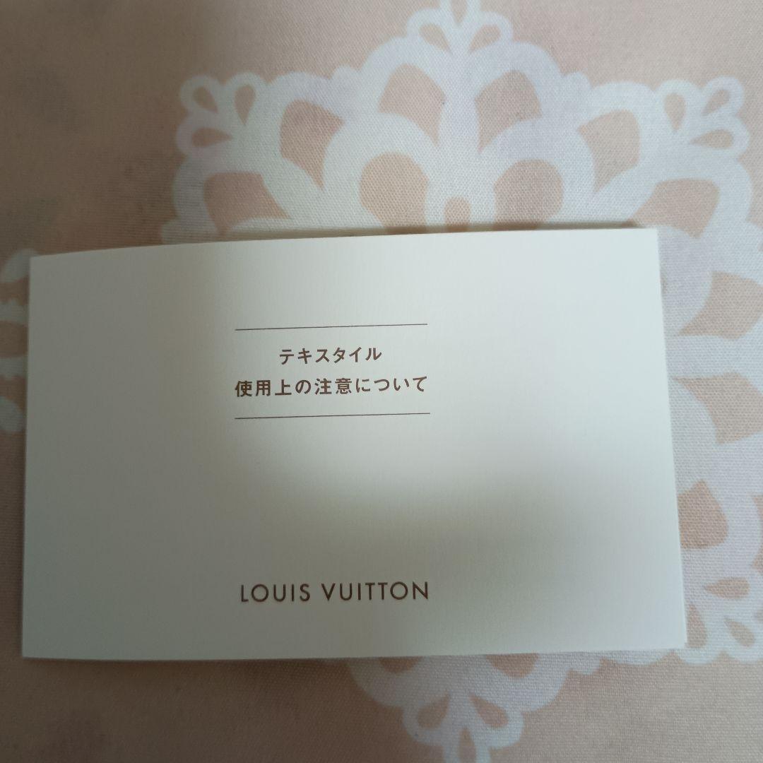 ルイヴィトン　モノグラムハンカチスカーフ　シルク100%LOUISVUITTON