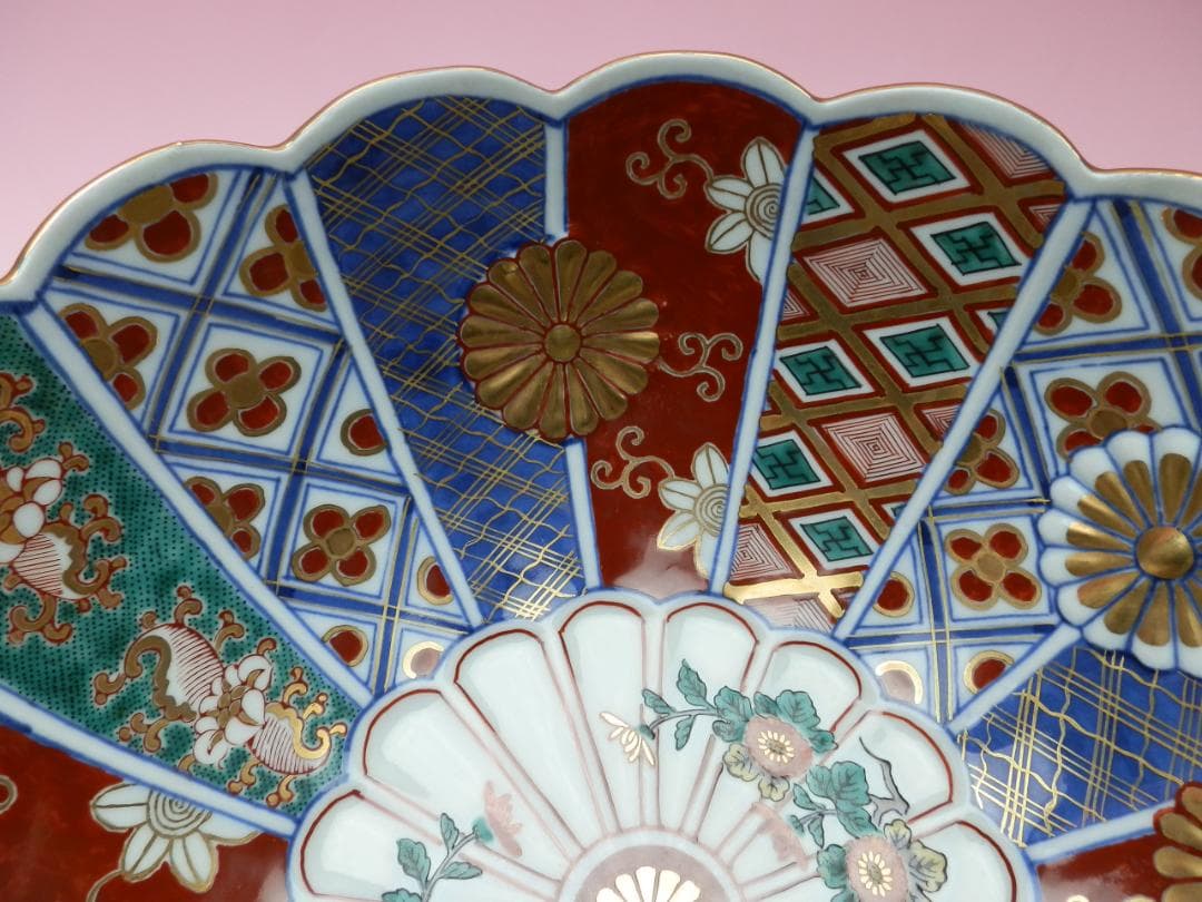 大聖寺伊万里 色絵 金彩 菊紋 菊形 大鉢 奇玉宝鼎之珍銘 MO71208