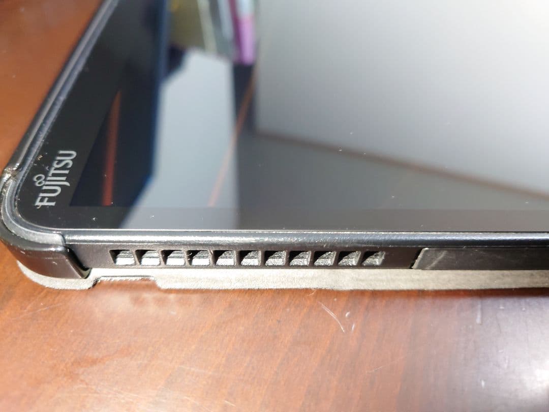 ARROWS Tab Q7312/KB(付属品箱有り)