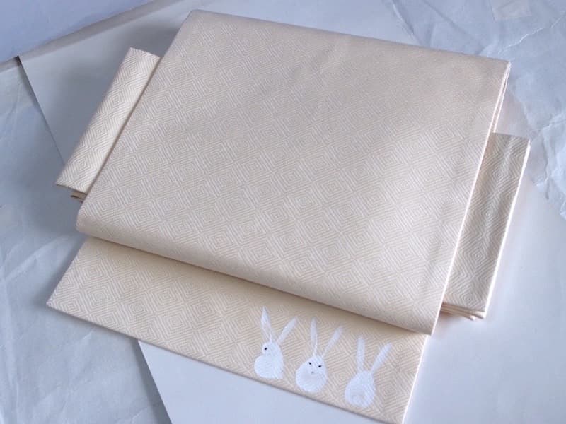 織りの名古屋帯（たれ先にうさぎ文）長383 手描き染　ガード加工済　正絹美品