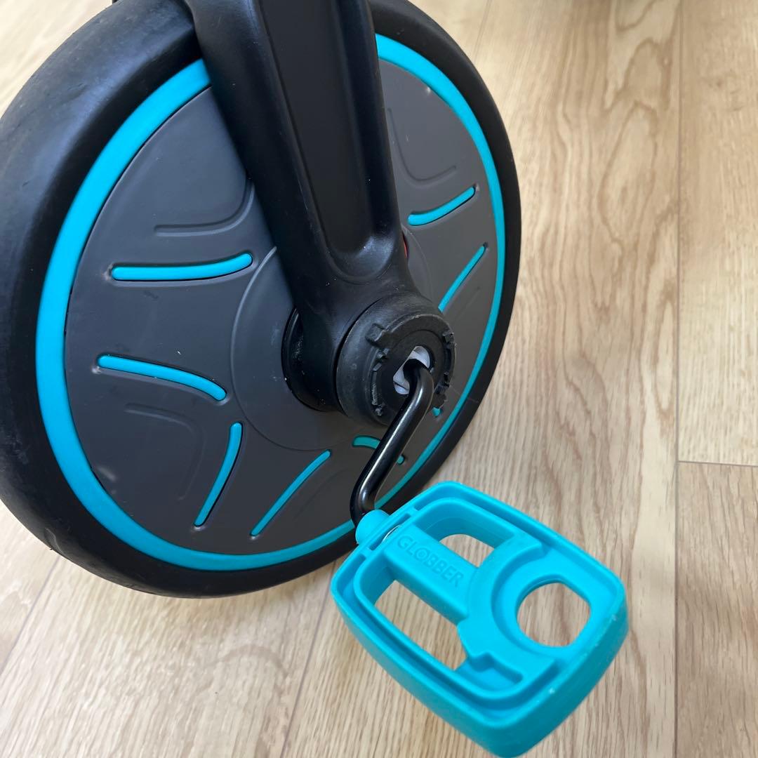 GLOBBER 三輪車 黒と青