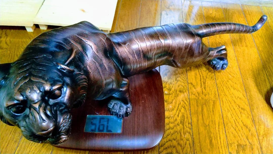 蓮ちゃんの巨大.虎の置物.約65cm位吠える姿勢.金属製