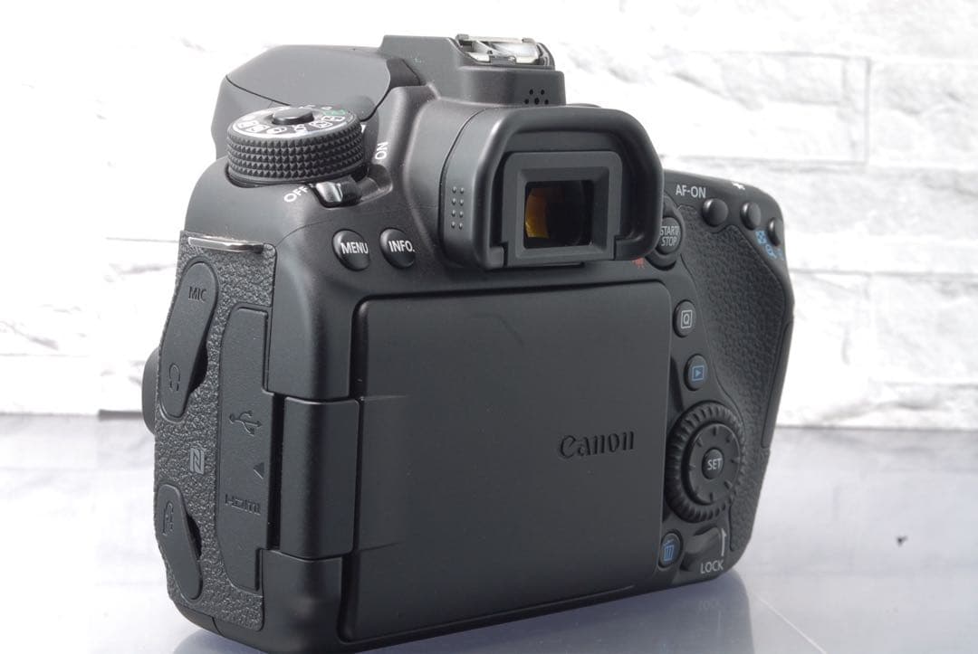 美品 Canon EOS 80D ダブルレンズキット Wi-Fi搭載　スマホ転送