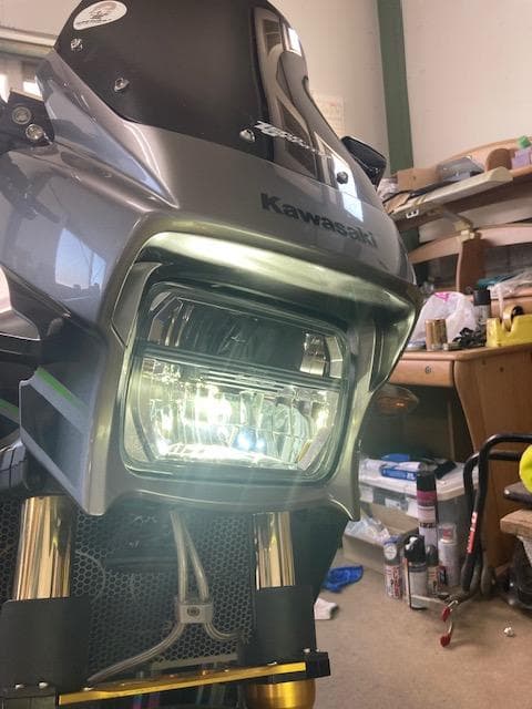 ZRX1200DAEGで使用 Koito 小糸製作所　LEDヘッドライト