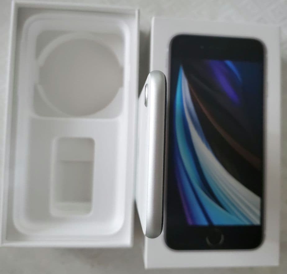 【美品】　 iPhone SE 第2世代 128GB ホワイト MXD12J／A