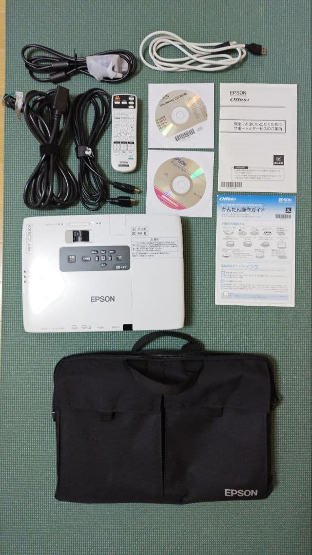 美品　プロジェクター エプソン EB-1751 持ち運びに便利なサイズ