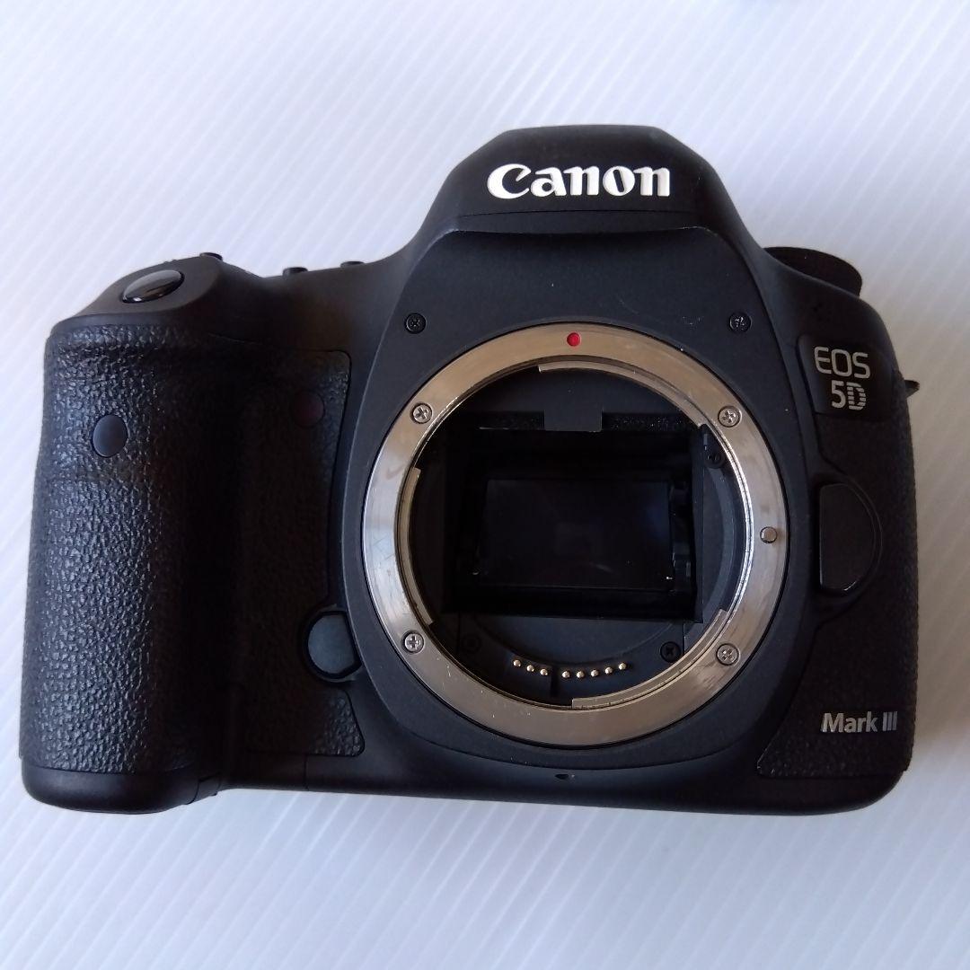 Canon EOS 5D Mark III 本体と付属品