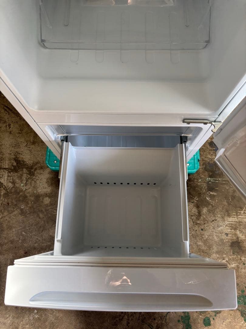 ヤマダオリジナル　冷蔵庫　YRZF17L R-006