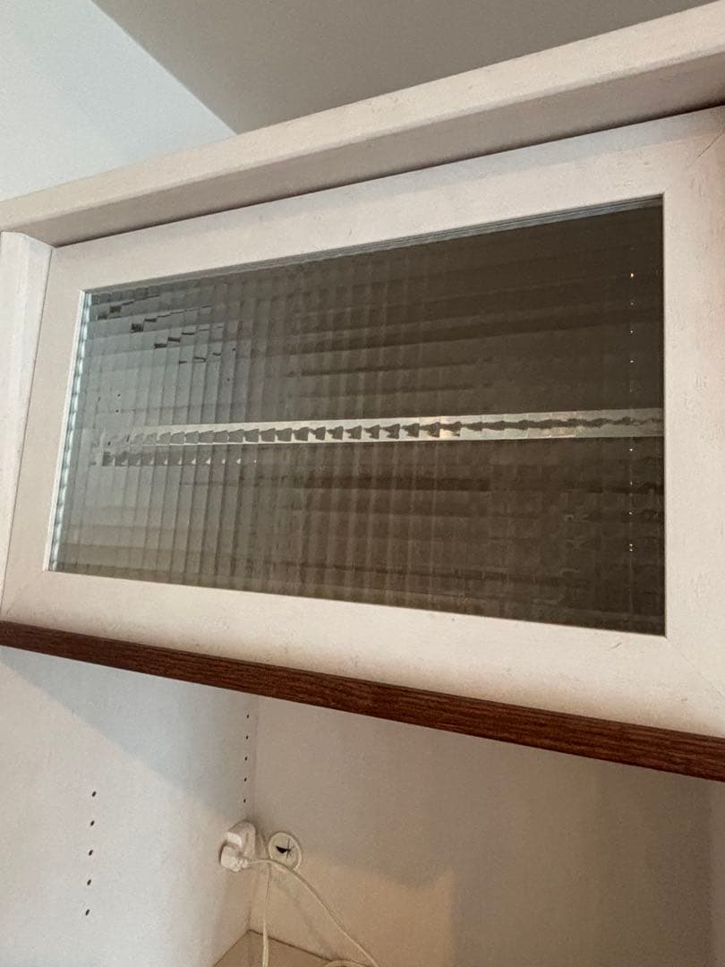 ホワイト木製食器棚 ガラス扉付き