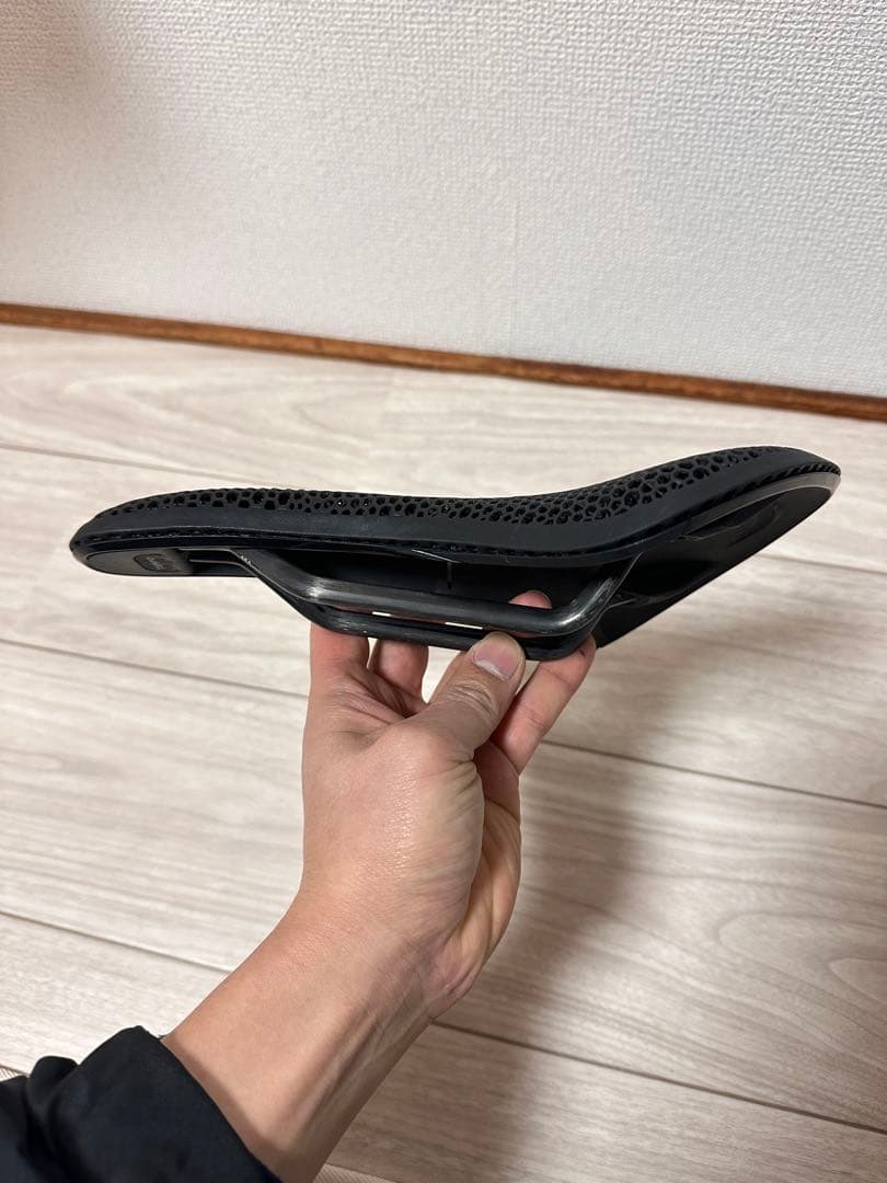 Fizik Vento Antares R1 Adaptive3Dサドルカーボン