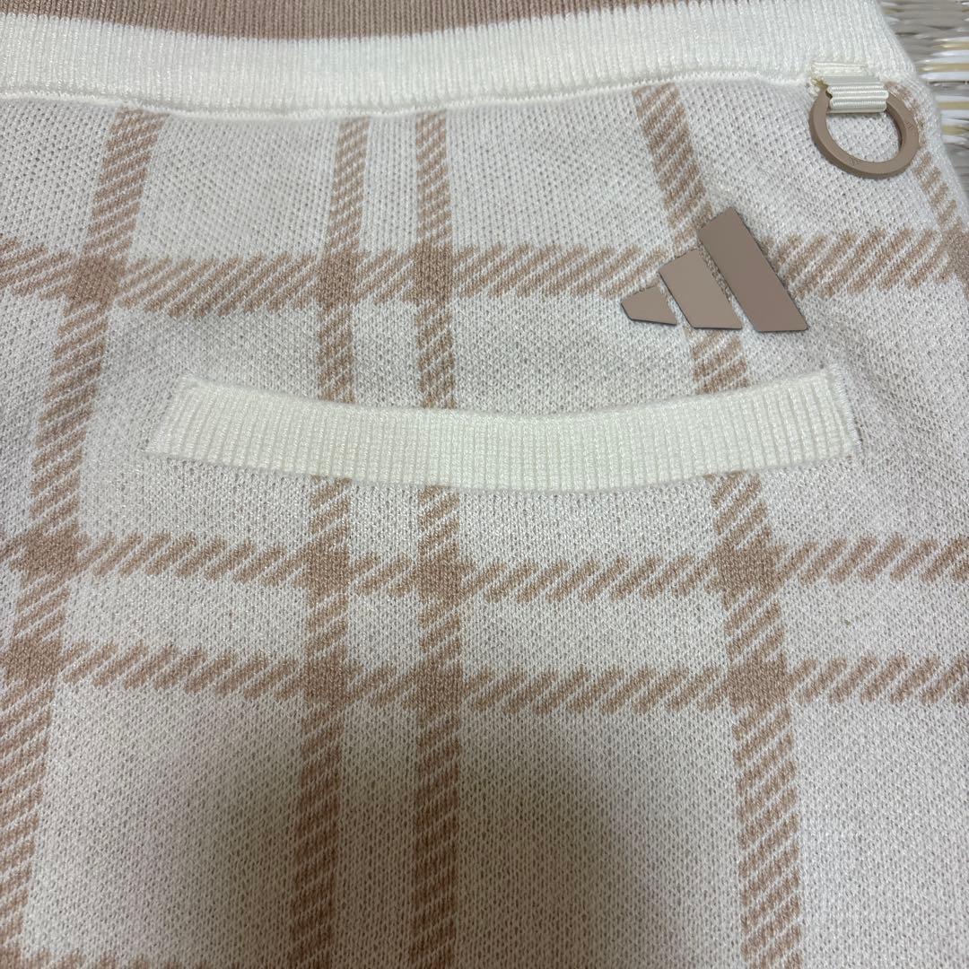 ちびっこＳ　新品アディダスゴルフ ニットセットアップ セーター＆スカート