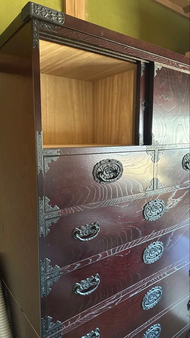 木製ダークブラウン箪笥