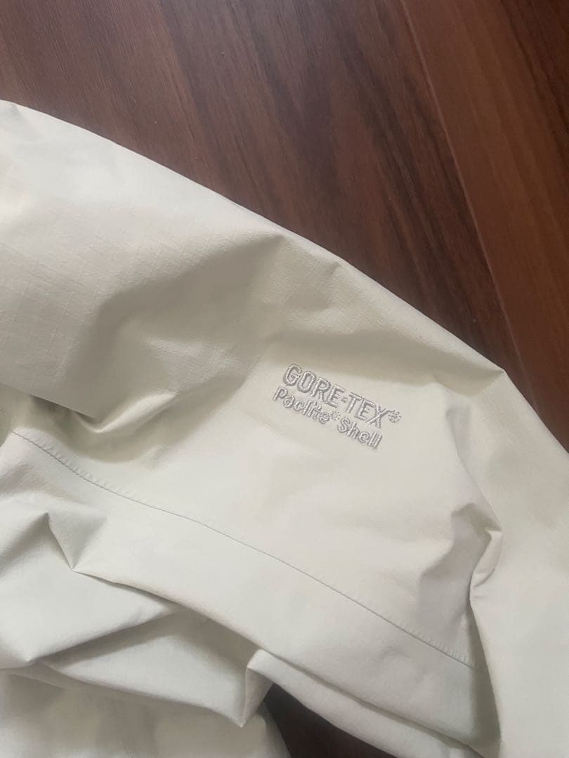 らいちょさま専用　ロゴ刺繍　激レア　ARC'TERYX ホワイト アークテリクス