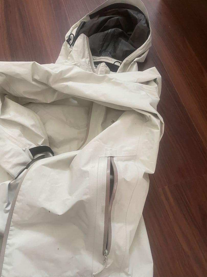 らいちょさま専用　ロゴ刺繍　激レア　ARC'TERYX ホワイト アークテリクス