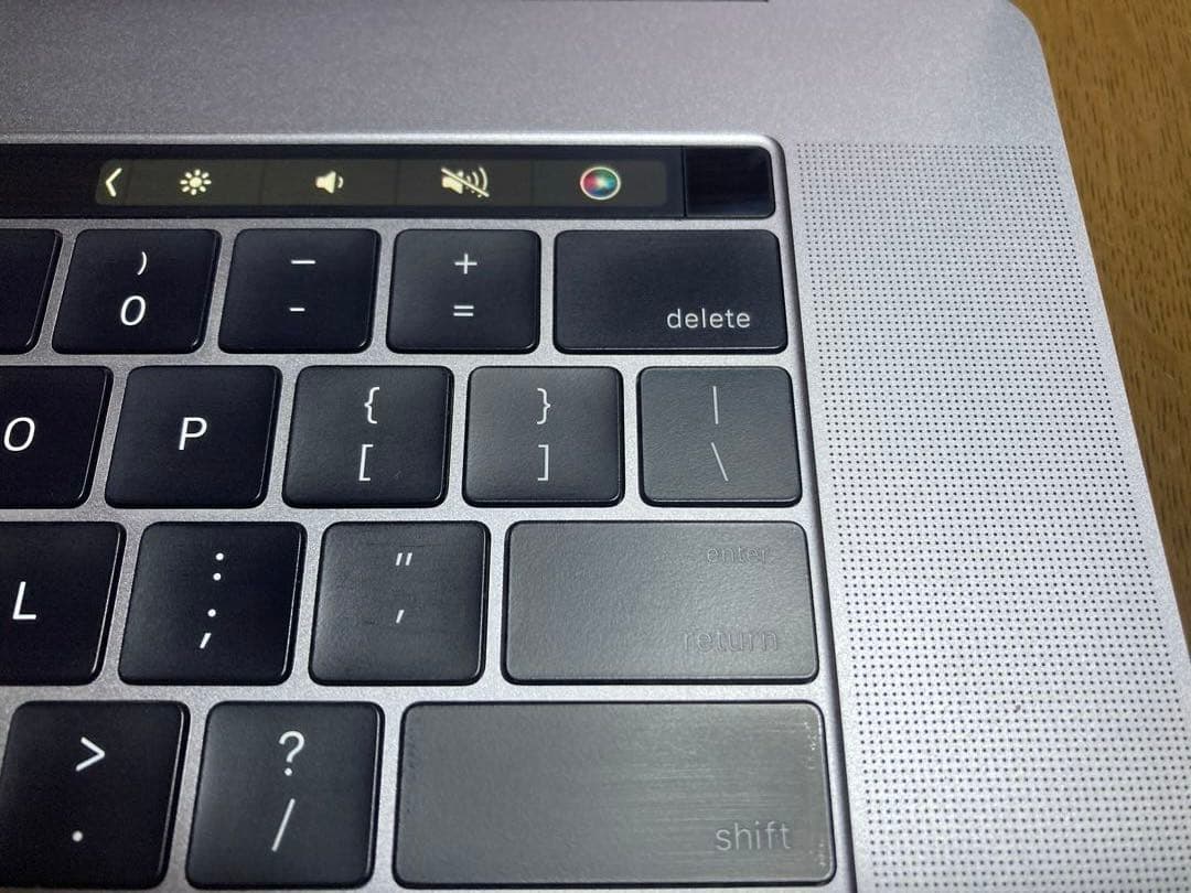 MacBook Pro 2016 15インチ スペースグレー
