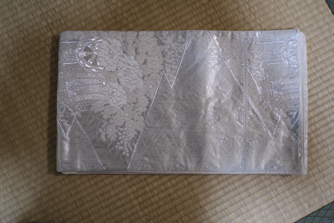 黒の振袖 花柄刺繍 総絞り