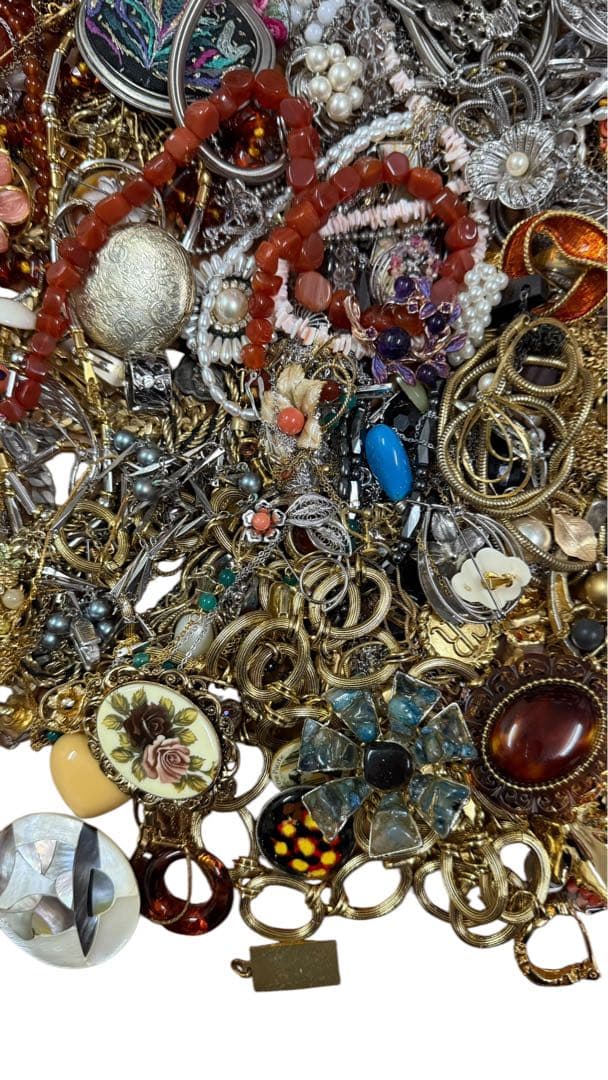 ❸アクセサリーイミテーション 約5.2キロ まとめ売り パールなど多数あり