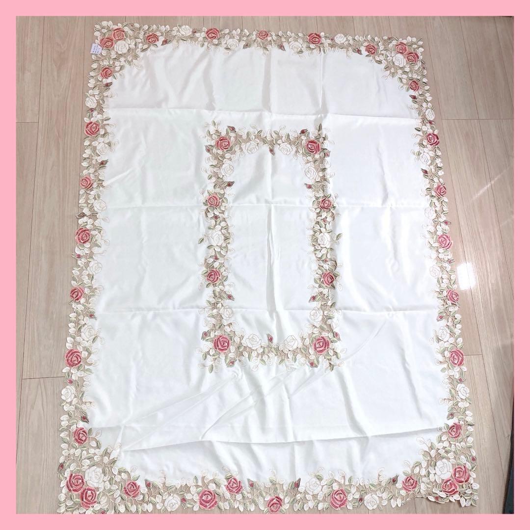 花柄刺繍(薔薇)　テーブルクロス 175×130cm 未使用品
