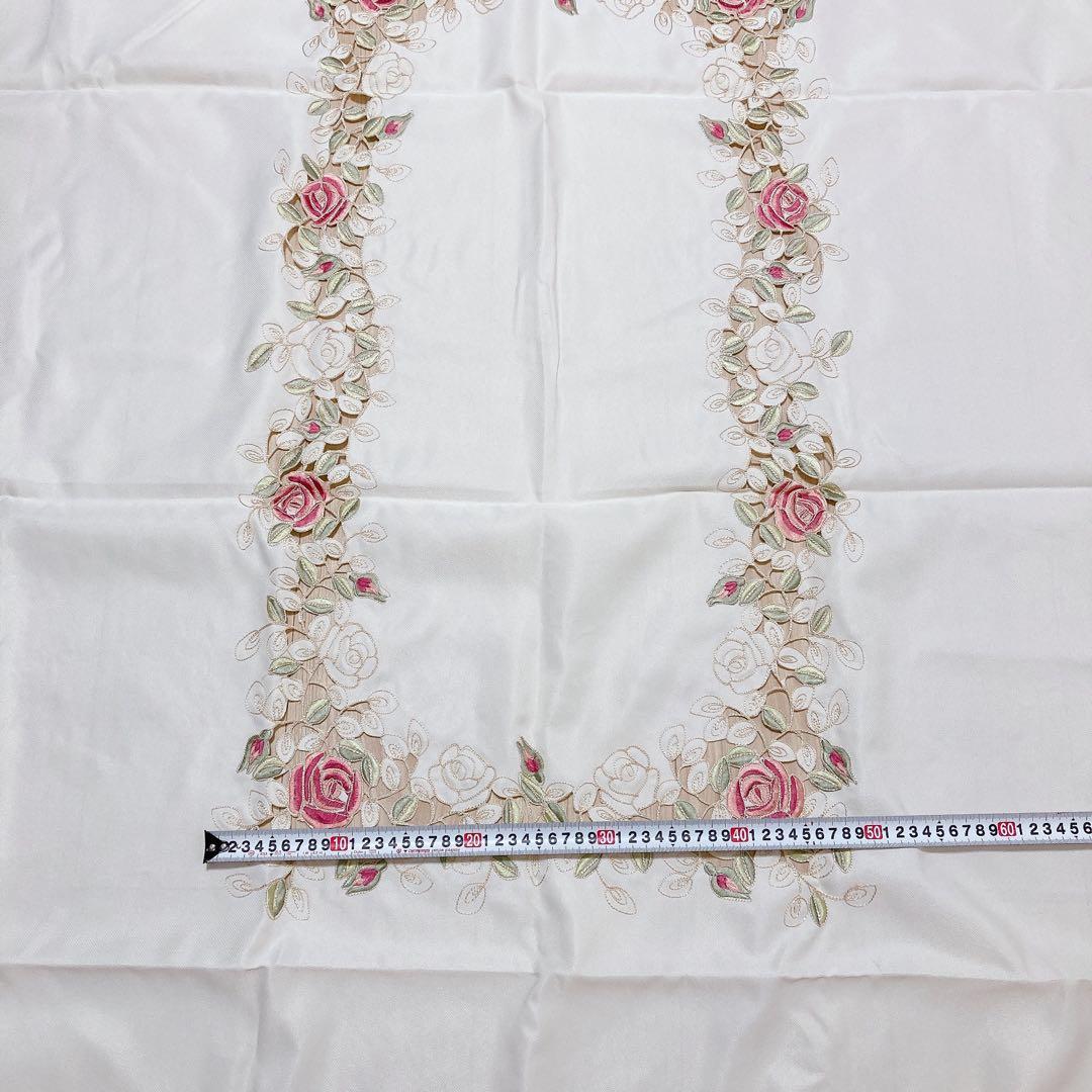 花柄刺繍(薔薇)　テーブルクロス 175×130cm 未使用品