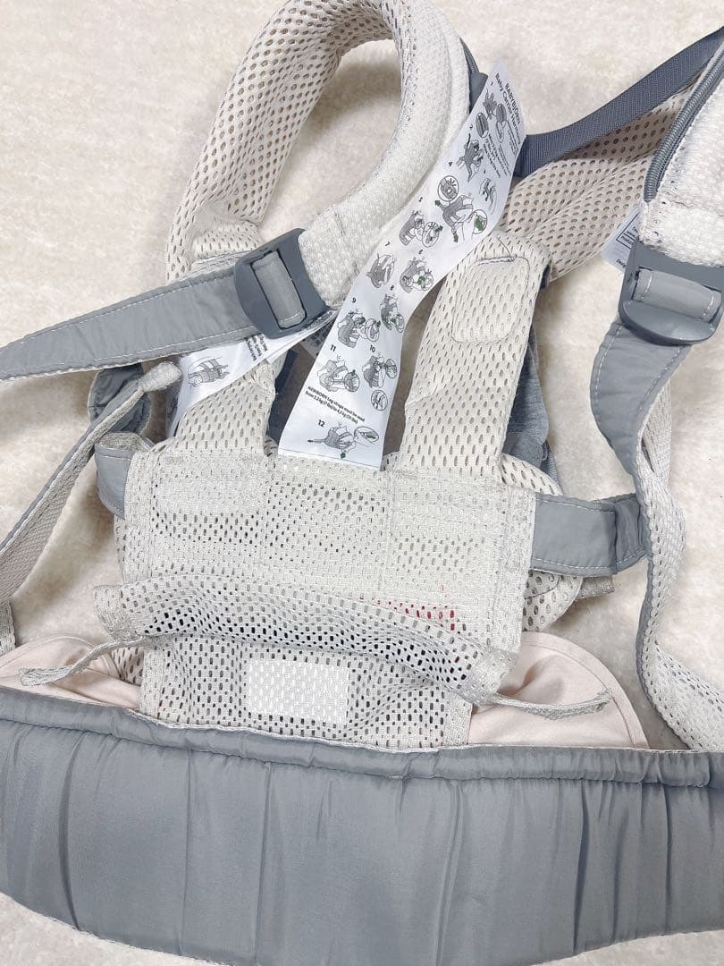 ベビービョルン　抱っこ紐 ハーモニー　クリーム