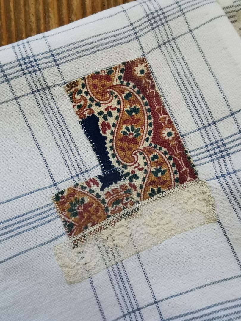 アンティーク インディゴ西洋花更紗アップリケ＆レース装飾付 ブルーチェッククロス