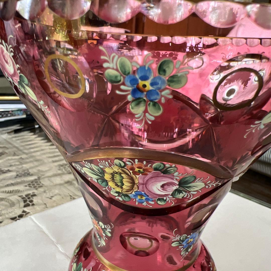 ピンクの花模様ガラスフラワーベース