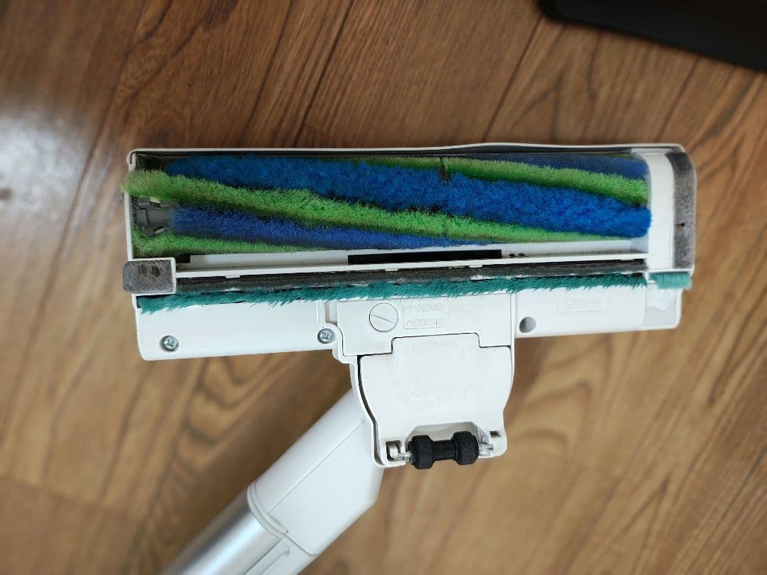 シャープコードレススティック掃除機RACTIVE Air EC-SR8-W