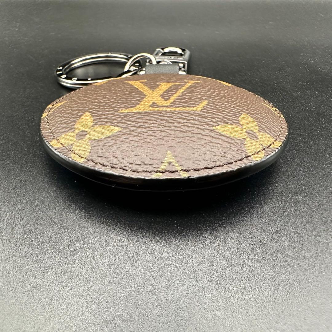 未使用級✨　ルイヴィトン　キーホルダー　M68307　ロゴ　刻印　1382