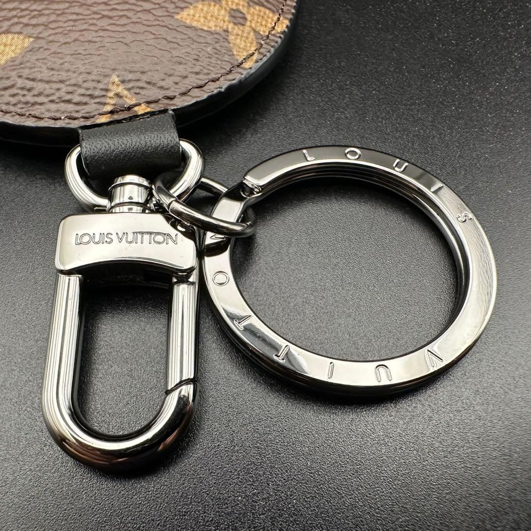 未使用級✨　ルイヴィトン　キーホルダー　M68307　ロゴ　刻印　1382