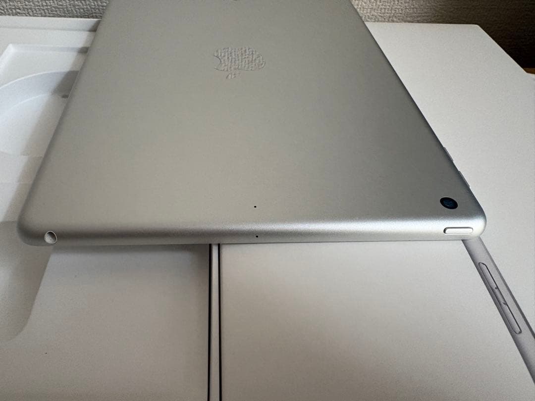 【美品】iPad第5世代 Wi-Fiモデル本体、Smart coverセット